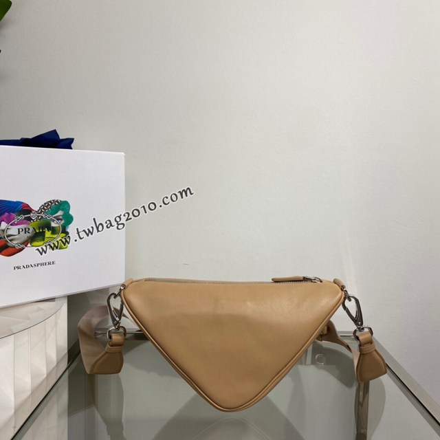 Prada專櫃新款小牛皮三角包 1BH190 普拉達三角形單肩包 csp1075